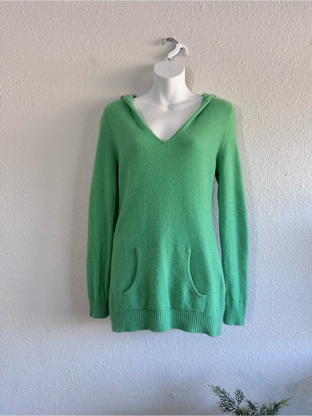 Enzo Mantovani Cashmere Pullover Hooded Sweater Medium Green V Neck Fuzzy Soft
